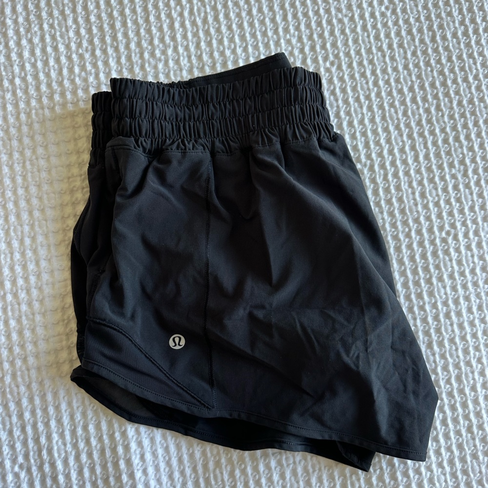 Lululemon Hotty Hot Short HR 2.5” size 10